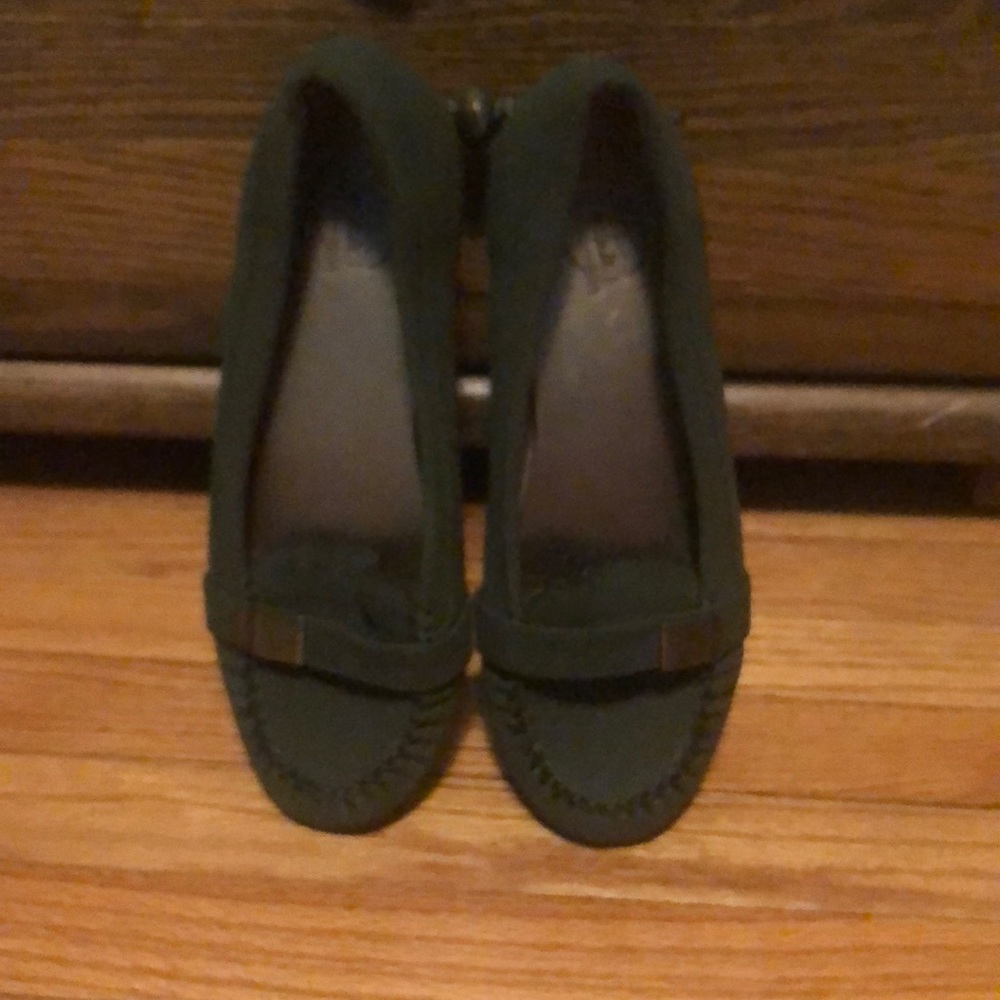 Life Stride 9W olive green loafers